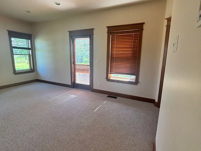 135 Emrie Ln — Photo 23