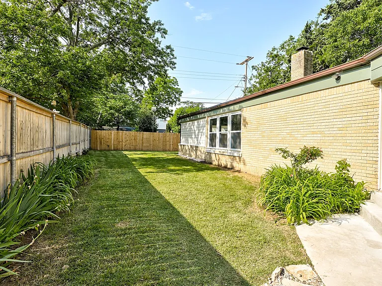 2324 NW 28th St — Photo 23