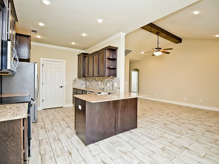 108 Alder St — Photo 3