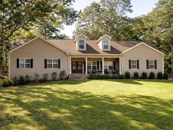 1023 Echo Valley Ct, Loganville, GA 30052