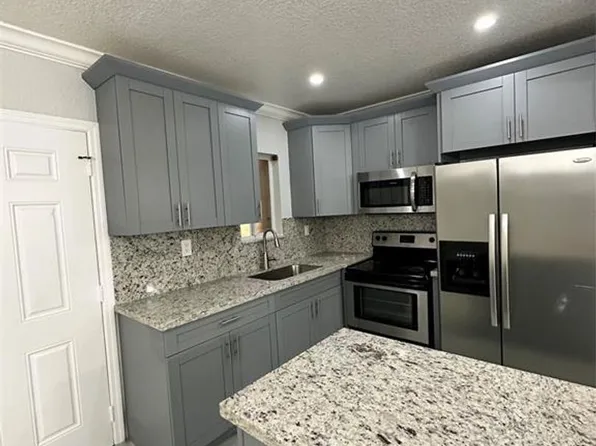 4050 NW 135th St #16-2, Opa Locka, FL 33054