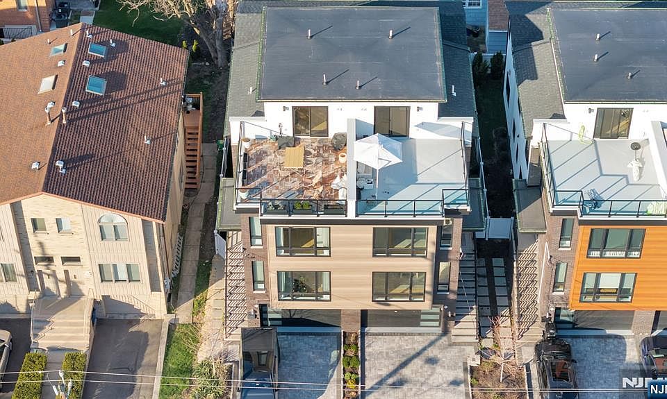 1st image of 279 Myrtle Ave #279