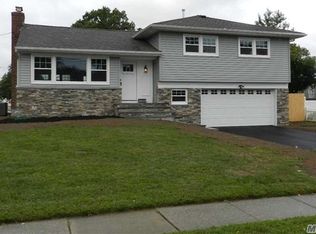 33 E Shore Dr, Massapequa, NY 11758