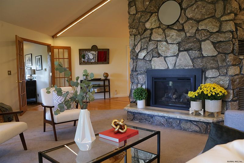 4th image of 120 MEADOWBROOK Road