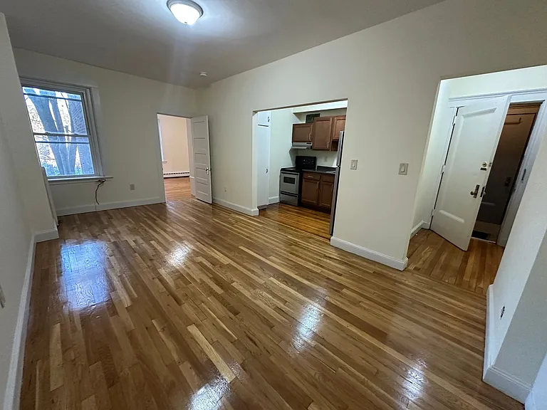 181-183 Winthrop Rd #6 — Photo 1