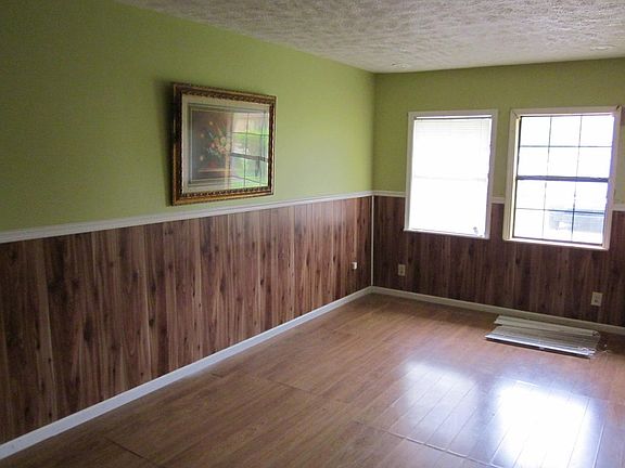 3rd image of 212 Autumn Ave