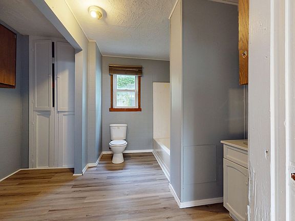 3rd image of 564 Bowman St
