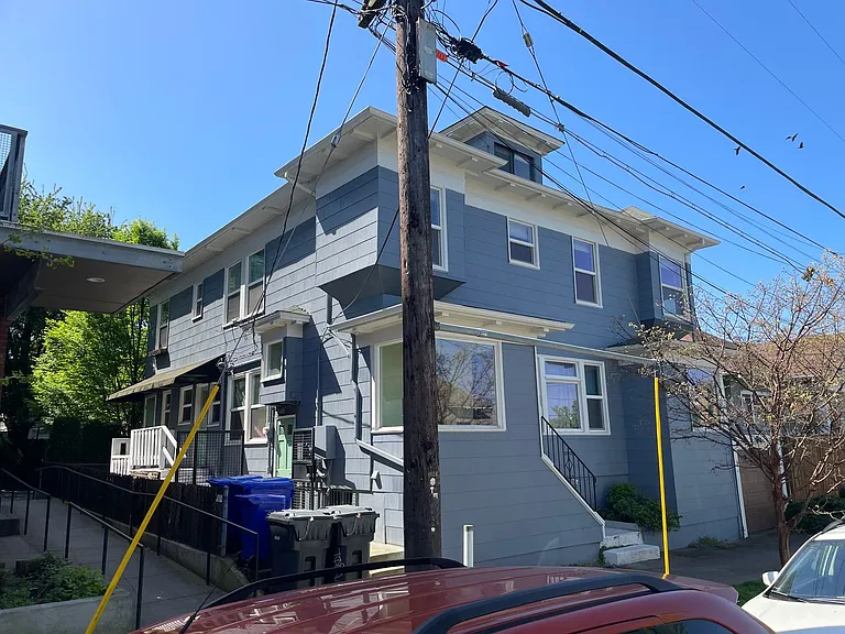 1916 NE Everett St — Photo 22