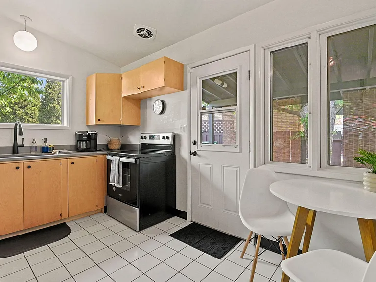 6517 N Stevens St — Photo 9