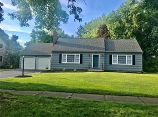 54 Michelle Dr, Rochester, NY 14617