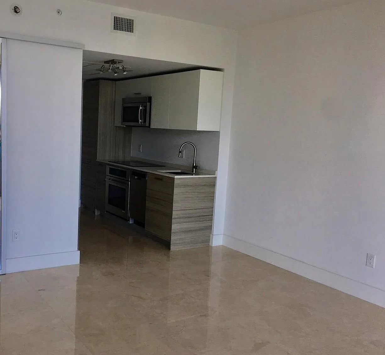 1300 Brickell Bay Dr — Photo 3
