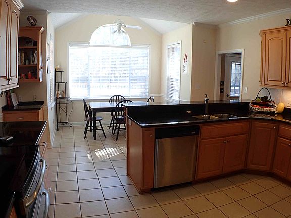 Kitchen with breakfast nook 
