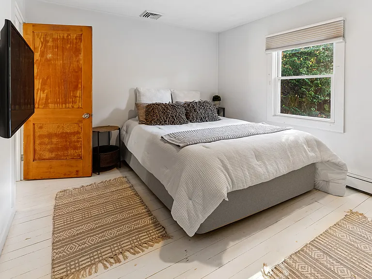 7 Bay Ave — Photo 15
