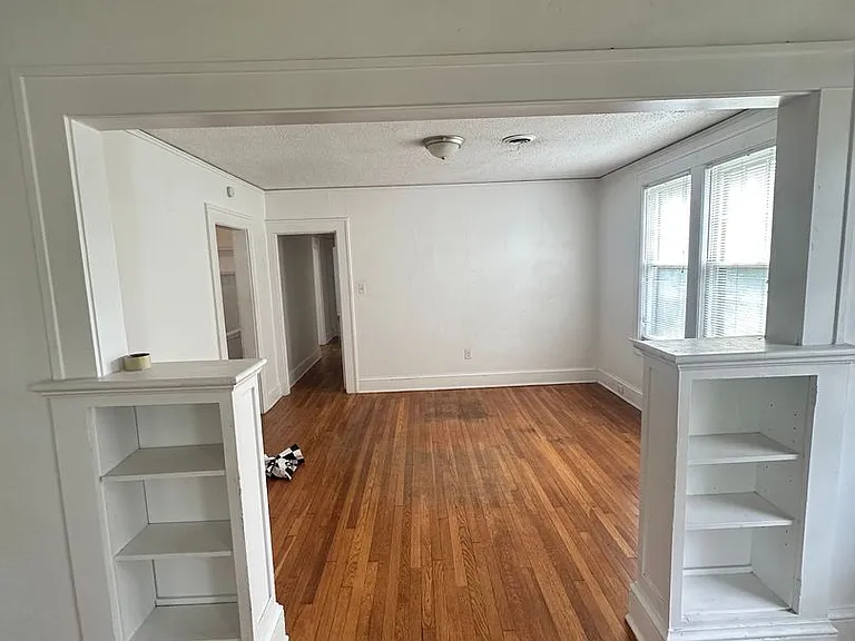 527 Maryland Ave — Photo 6