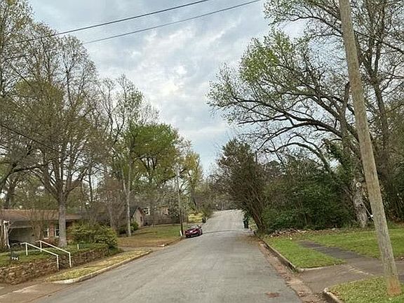 4th image of 704 Haden St