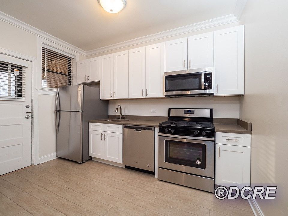 1st image of 6759 N Sheridan Rd APT 1N