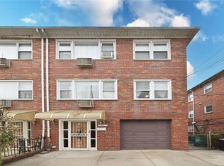 4230 164th St, Flushing, NY 11358