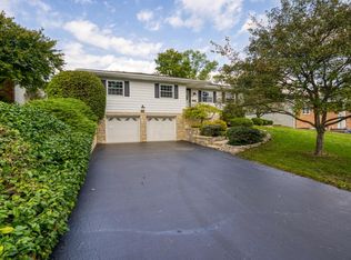 946 Birchmont Rd, Columbus, OH 43220