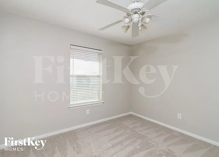 911 Joshua Dr — Photo 11