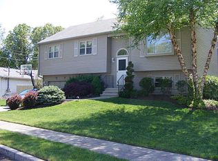 104 Zachariah Pl, Warwick, RI 02889