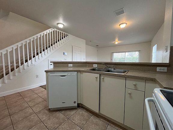 4th image of 1701 SW 81st Way #1701