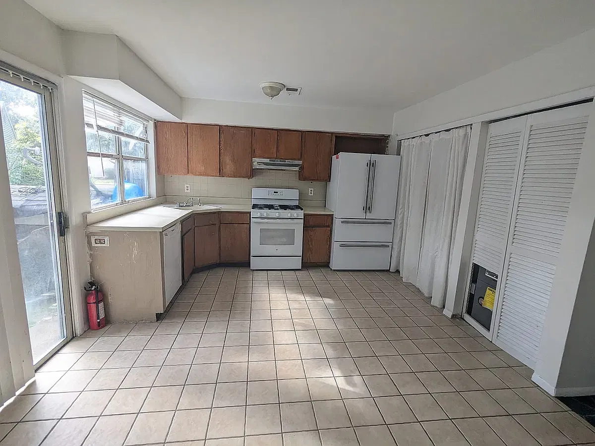 2 bed, 1040 sqft, $2,450 — Photo 4