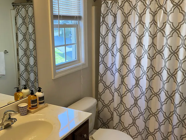 130 Roys Pl — Photo 12