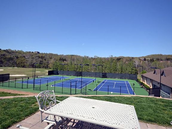 5th image of 421 Silveroak Ln