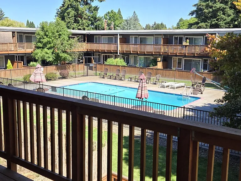 Camille Court Apartments — Photo 7