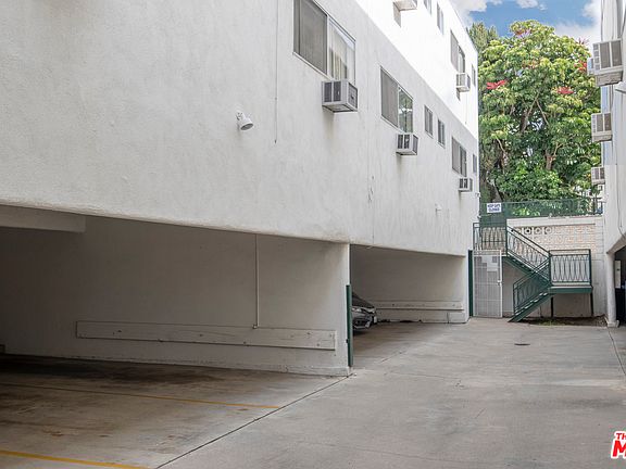 3rd image of 1020 N Crescent Heights Blvd