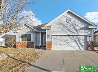 16815 Colony Cir, Omaha, NE 68136