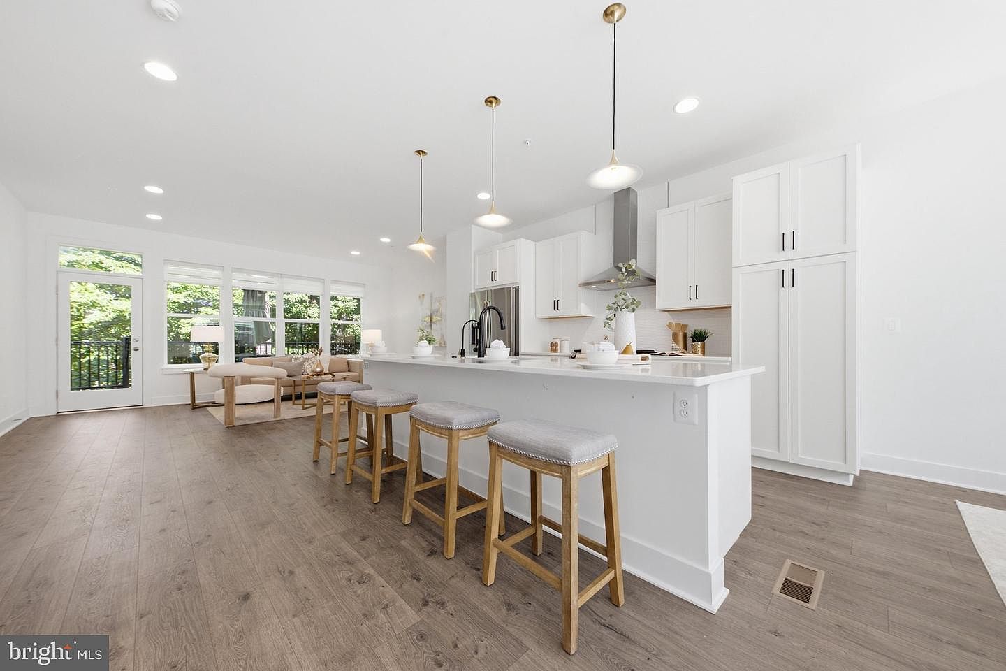 3544 Sutton Heights Cir