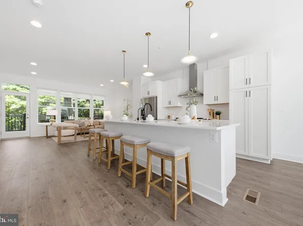 3544 Sutton Heights Cir, Fairfax, VA 22031