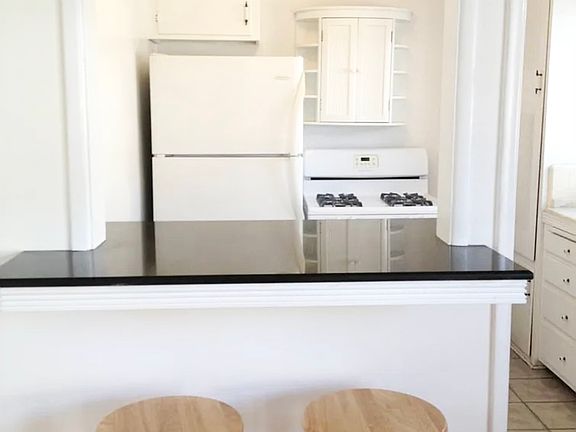3rd image of 226 N Hollywood Way #2