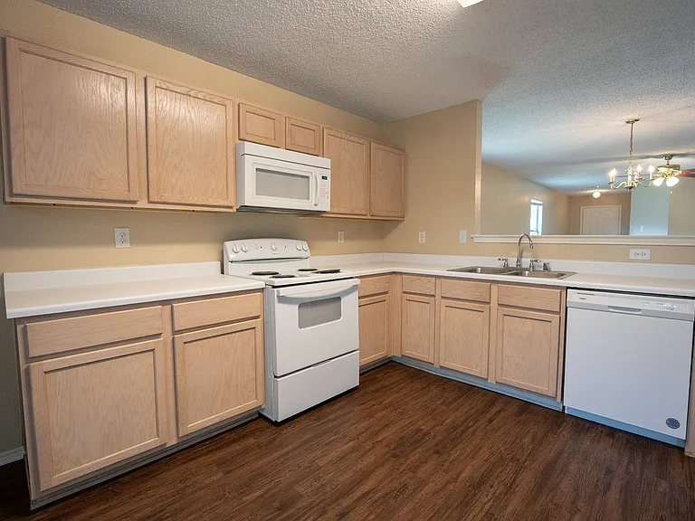 3841 Meredith Ln — Photo 11