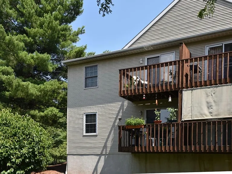 516 Maplewood Ave — Photo 4