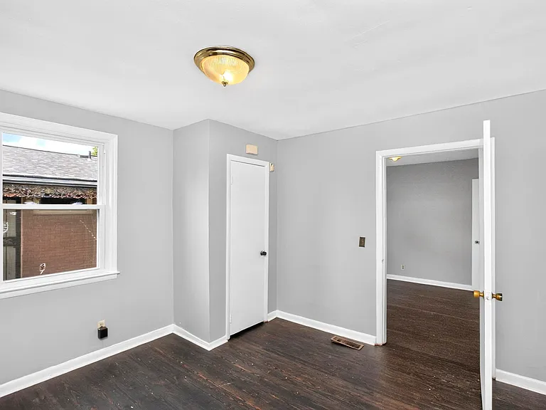 2423 Underwood St — Photo 17