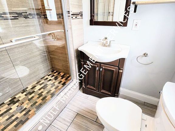 4th image of 926 Portland St #3