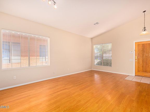 4th image of 2512 E Paraiso Dr