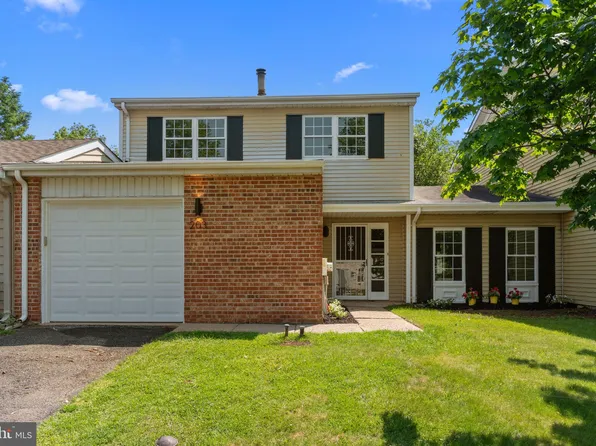 203 Commonwealth Dr, Newtown, PA 18940