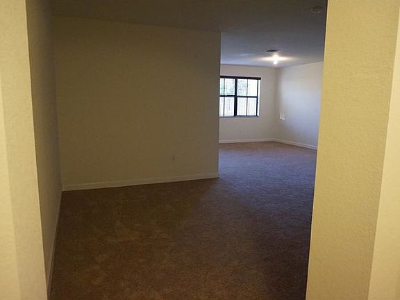 4th image of 12360 N Village Cir