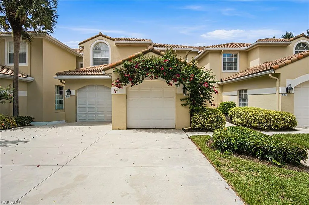 2 bed, 2.0 bath, 1373 sqft, $4,500 — Photo 2
