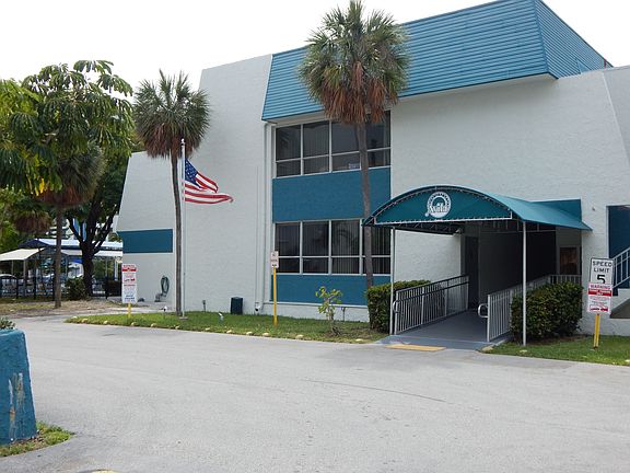 3rd image of 17620 Atlantic Blvd APT 504