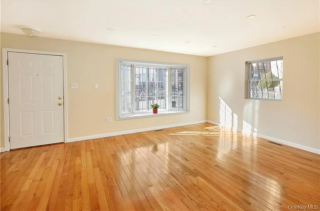607 Oak Terrace — Photo 2