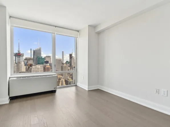 125 West 31st Street image 2 of 21