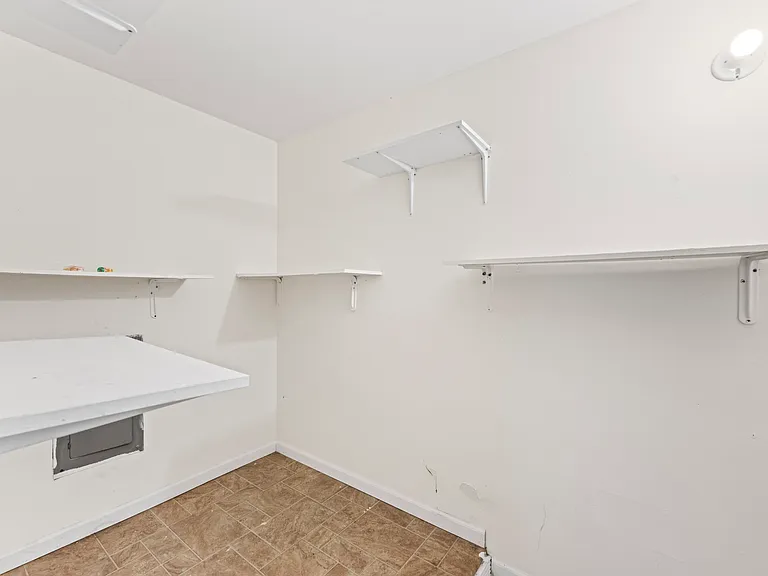 109 Landmeier Rd — Photo 10