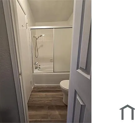 9047 Langdon Ave #15 — Photo 22
