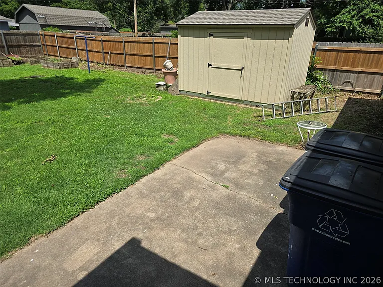 237 E 45th Pl — Photo 20