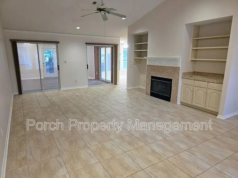 303 Shoreline Dr — Photo 5