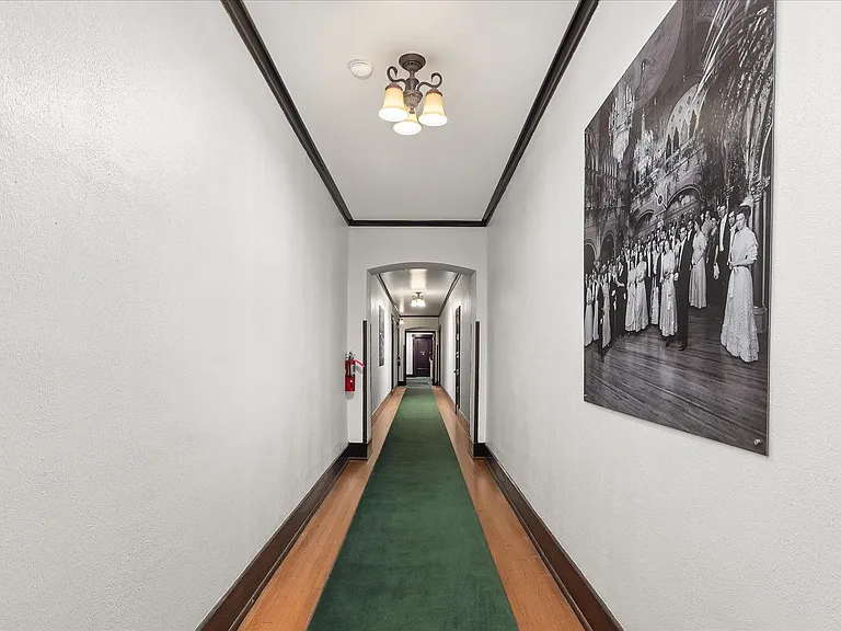 The Breslin — Photo 10